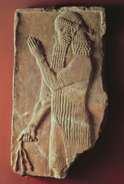 Prêtre avec une branche de grenadier, du Palais du roi Sargon II à Khorsabad, Irak, 722-705 av. J.-C. - Assyrian